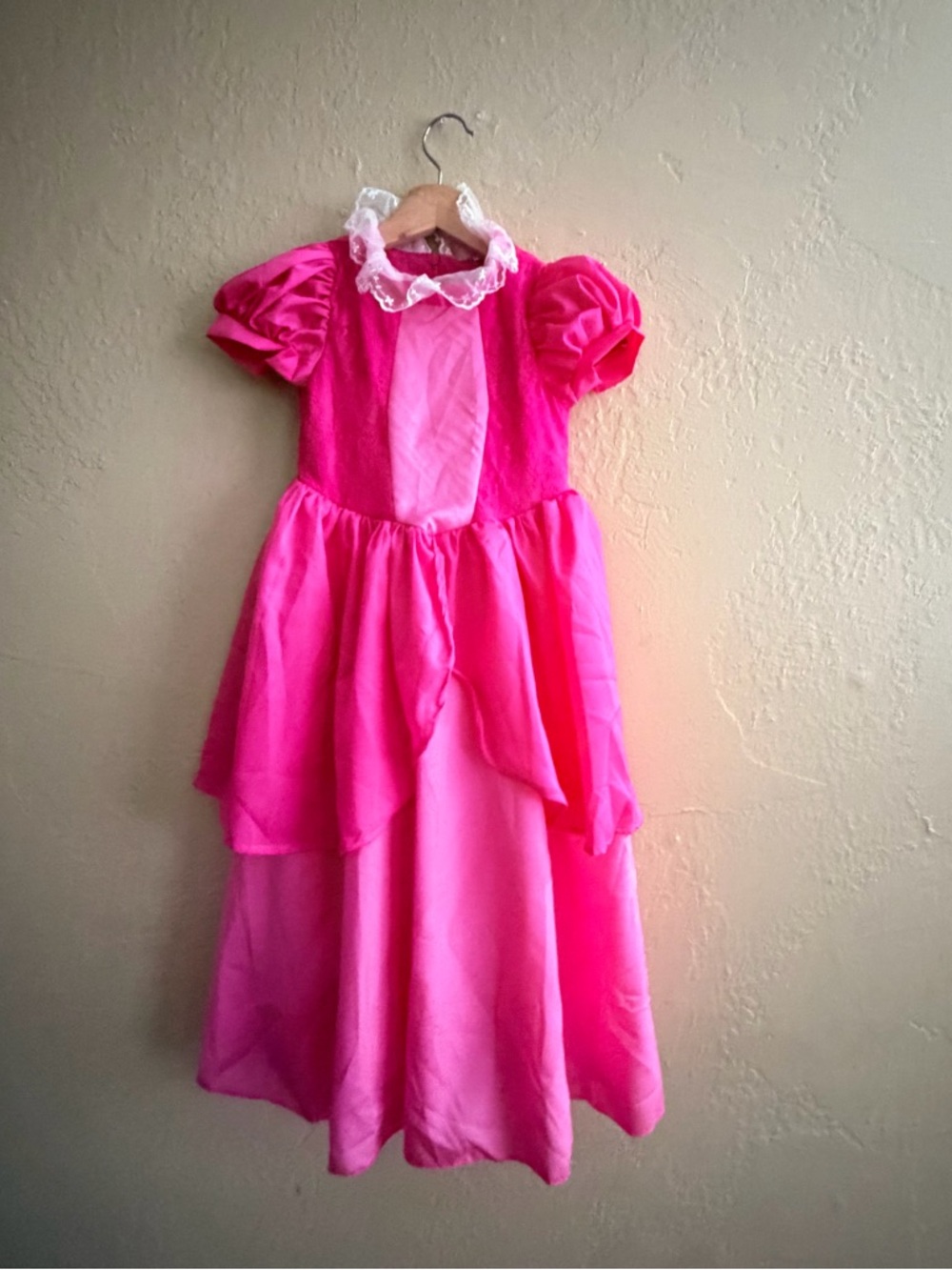 Girls' Pink Princess Costume Dress with Crown& Gloves, no blue brooch included. - Picture 3 of 7